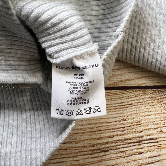 Brandy Melville Gray Ribbed Crop Hoodie Zip Up One Size Soft Knit Sweater Y2K - Picture 5 of 10